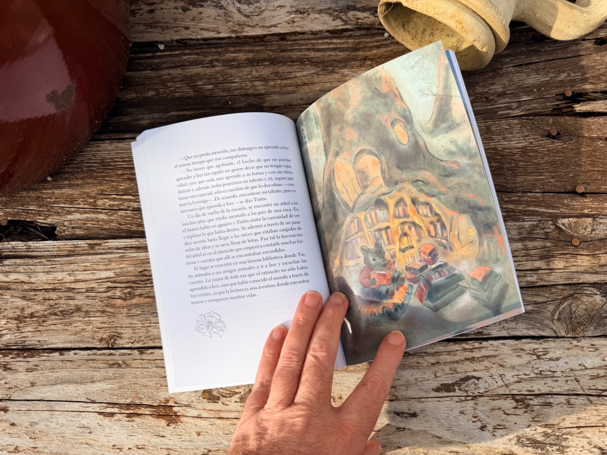 Páginas e ilustración del libro abierto